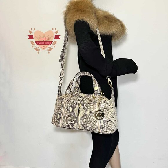 🖤Michael Kors Leather Satchel & Crossbody Purse🖤 - Picture 14 of 17